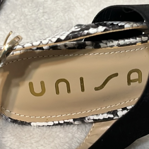 Unisa black & white snake skin strappy versatile heeled sandals. Size 8M - Picture 6 of 9
